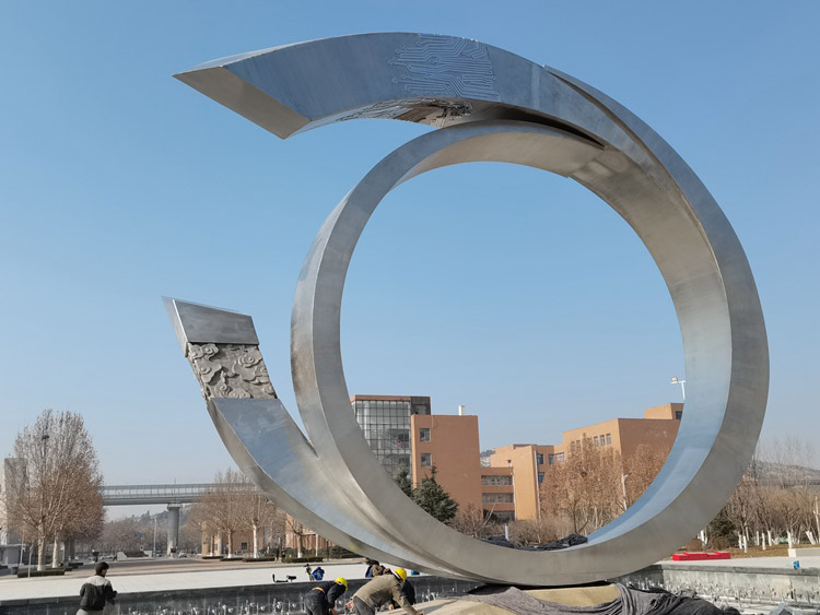 不锈钢工程案例山东省劳技学院圆环雕塑