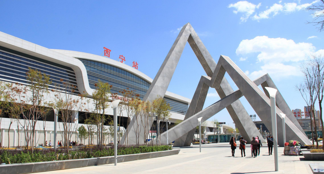 三江源西宁火车站主题雕塑